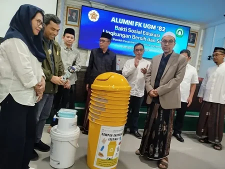 Alumni FK UGM ’82 Gelar Edukasi Lingkungan Bersih dan Sehat di PPDU Jombang Foto BeritaJatim.com