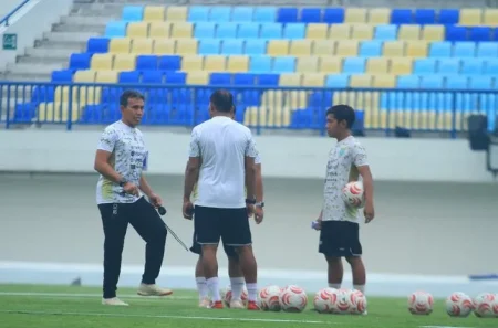 Usung Misi Bangkit di Surajaya, Persela Lamongan Target Kalahkan Persipura Jayapura Foto BeritaJatim.com