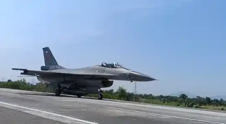 TNI AU Uji Coba Jet Tempur Mendarat di Tol Paspro, Ini Tujuannya Foto BeritaJatim.com
