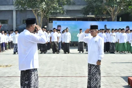 Peringati Hari Santri Nasional 2026, Gus Shobih: Kontribusi Pesantren untuk Kemerdekaan Sangat Besar Foto BeritaJatim.com
