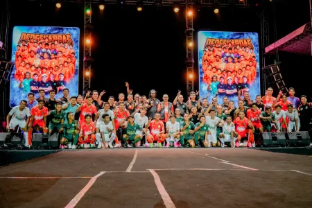 Ribuan Penonton Memadati Persekabpas Fest 2026 Foto BeritaJatim.com