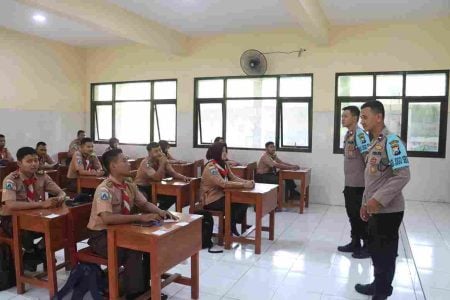 Cegah Bullying dan Tawuran, Polres Mojokerto Sambangi SMKN 1 Pungging Foto BeritaJatim.com