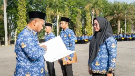 Dirgahayu ke 81 Provinsi Jawa Timur, Bupati Gresik Janjikan THR untuk PPPK Paruh Waktu Foto BeritaJatim.com