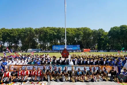 600 Santri Bojonegoro Tampilkan Tari Kolosal di Peringatan Hari Santri Nasional Foto BeritaJatim.com