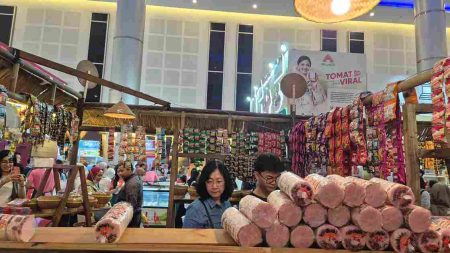 Jajanan Tempo Doeloe di PRJ Surabaya, Bikin Pengunjung Nostalgia Masa Sekolah Foto BeritaJatim.com