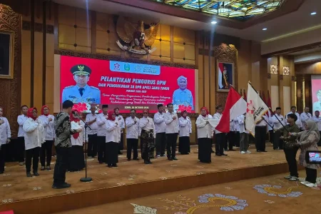 Dilantik Wagub Emil, Ketua APKLI Jatim Shanty Octavia Janji Sejahterakan UMKM dan PKL Foto BeritaJatim.com