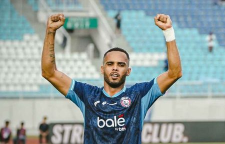 Arema FC Vs Dewa United: Careca Bawa Singo Edan Unggul 1-0 di Babak Pertama Foto BeritaJatim.com