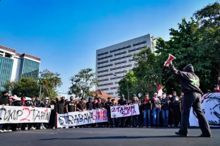 KontraS Kecam Represif Aparat di Grahadi Surabaya, Polda Jatim Temukan Indikasi Rusuh Foto BeritaJatim.com