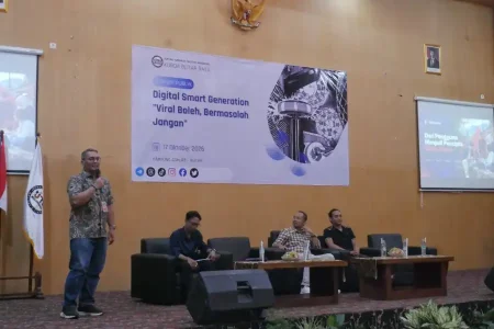 IJTI Blitar Raya Edukasi Pelajar soal Risiko Viral di Media Sosial dan UU ITE Foto BeritaJatim.com
