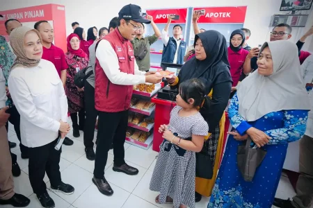 Cek Operasional Koperasi Desa di Lamongan, Gus Ipul: Permudah Penyaluran Bansos Foto BeritaJatim.com