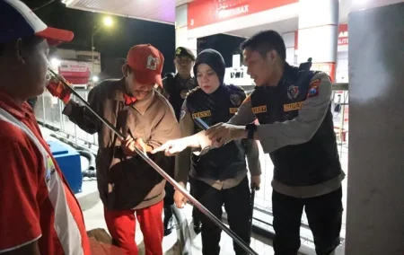 Kapolres Bojonegoro Sidak SPBU, Pastikan Distribusi BBM Tak Terganggu Foto BeritaJatim.com