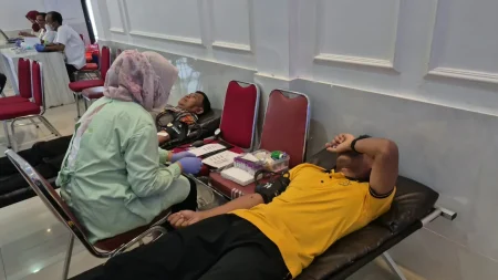 Sambut HUT Humas Polri ke-75, Polres Ponorogo Gelar Donor Darah Foto BeritaJatim.com