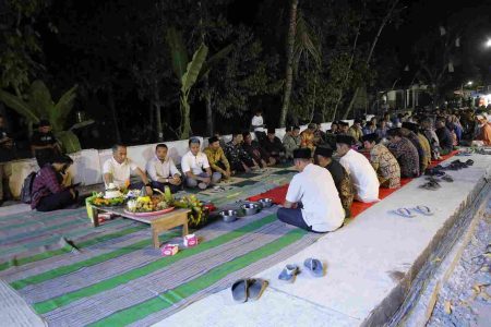 Resmikan Jalan Rabat Beton, Wabup Beky Puji Kekompakan Warga Candirejo Blitar Foto BeritaJatim.com