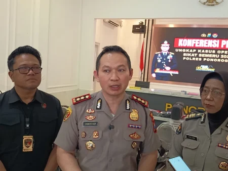 Kronologi Dua Pria Menyamar Jualan Sayur Gasak 209 Gram Emas di Ponorogo Foto BeritaJatim.com