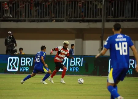 Amankan Poin dari Persib, Madura United Kembali ke Posisi 3 Besar Klasemen Foto BeritaJatim.com