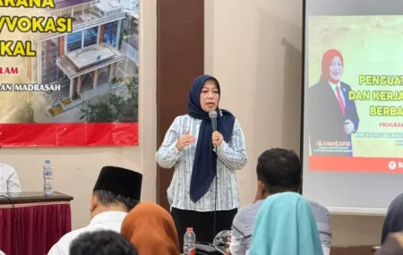 Hj Ansari Soroti Kesenjangan Fasilitas Sekolah Negeri dan Madrasah Swasta di Pamekasan Foto BeritaJatim.com