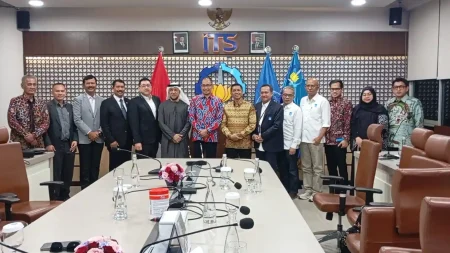 ITS Gandeng Mitra UEA Kembangkan Hovercraft, Buka Peluang Kerja Teknisi Indonesia Foto BeritaJatim.com