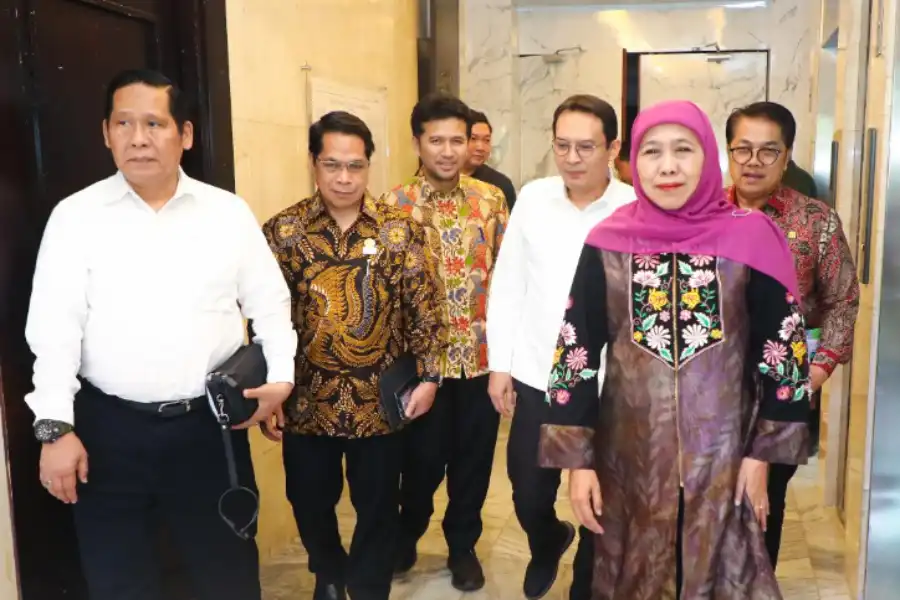 Khofifah-Emil Datangi Kementerian ESDM Bahas Kepastian Pasokan BBM di Jawa Timur
