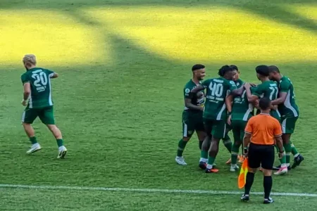 Ditahan PSS Sleman, Pelatih Persebaya Bicara Kunci Sepak Bola Adalah Cetak Gol Foto BeritaJatim.com