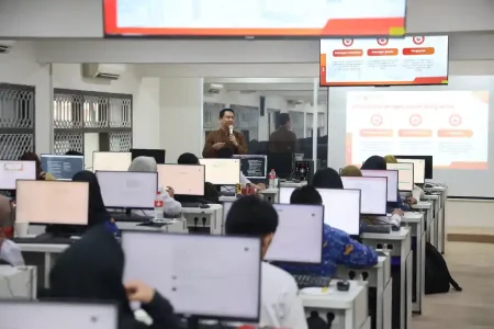 Untag dan Dispendik Surabaya Latih 40 Guru SD Rancang Materi Ajar Pakai AI Foto BeritaJatim.com