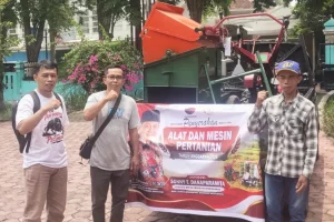 36 Poktan di Bondowoso Terima Bantuan Alsintan, Ada Traktor hingga Mesin Perontok Padi Foto BeritaJatim.com