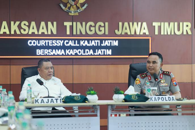 Perkuat Sinergi Penegakan Hukum, Kapolda Jatim Irjen Dekananto Gelar Courtesy Call ke Kajati Abdul Qohar