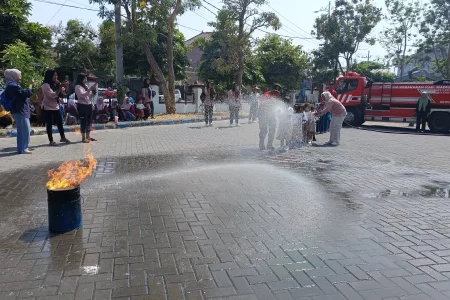 241 Anak TK dan KB di Kabupaten Madiun Belajar Keselamatan Kebakaran Foto BeritaJatim.com