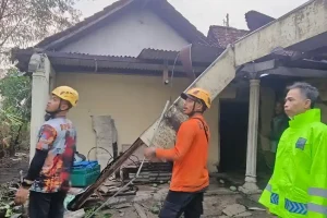 Cuaca Ekstrem Terjang Kartoharjo Magetan, 10 Rumah hingga SDN Rusak Foto BeritaJatim.com