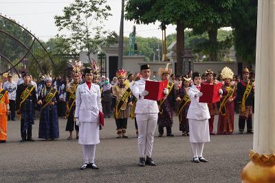 Momen Sumpah Pemuda, Bupati Tuban Ajak Pemuda Berani Bermimpi, Bekerja Keras dan Berkarya Foto BeritaJatim.com