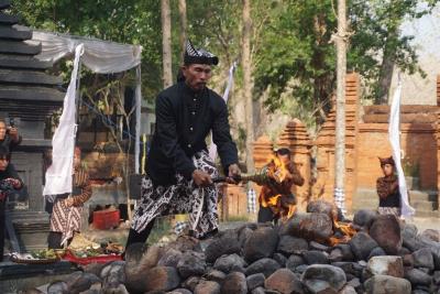 Kirab Api Abadi HJB ke-349 Bojonegoro Singgah di Tiga Kecamatan, Diharapkan Bawa Kemakmuran Foto BeritaJatim.com