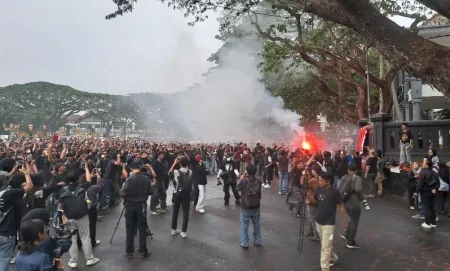 Suarakan Kesejahteraan Rakyat, Demo di Kota Malang Kondusif Foto BeritaJatim.com