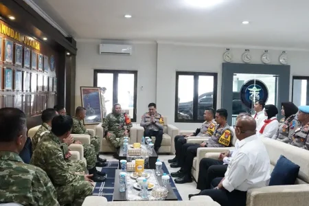 Baru Menjabat, Kapolresta Sidoarjo AKBP Bobby Silaturahmi ke Danlanudal Juanda Foto BeritaJatim.com