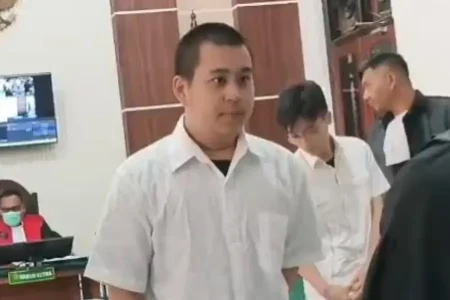 Saksi Ungkap 3 Orang Keroyok Pengunjung di HW Superhouse Surabaya, Dua Terdakwa Berkilah Foto BeritaJatim.com