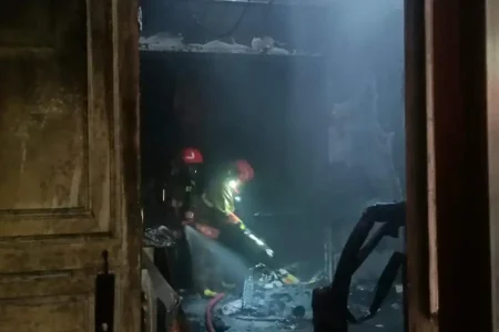 Rumah Wakil Ketua DPRD Bojonegoro Terbakar, Kerugian Ditaksir Ratusan Juta Foto BeritaJatim.com