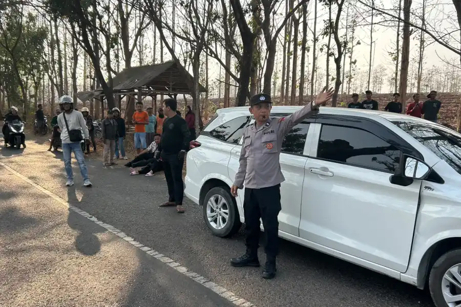 Dua Mobil Adu Banteng di Jalan Merakurak-Montong Tuban, Lima Orang Luka-Luka