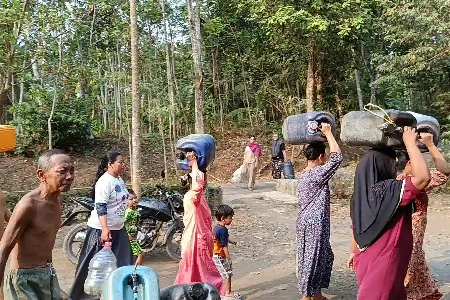 Kekeringan Lumajang Parah, PCNU Kirim Bantuan 1 Juta Liter Air di Hari Santri