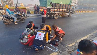 Kecelakaan di Jembatan Brangkal Mojokerto, Pengendara Vario Tewas dan Penumpang Patah Kaki Foto BeritaJatim.com
