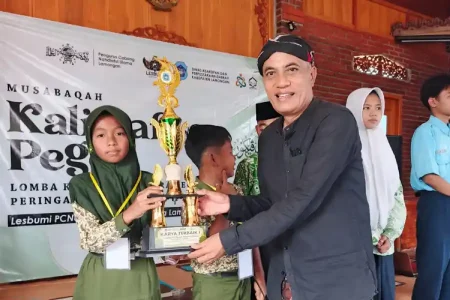 30 Finalis Musabaqah Kaligrafi Pegon Lamongan Berkompetisi, Enam Pelajar Raih Penghargaan Foto BeritaJatim.com