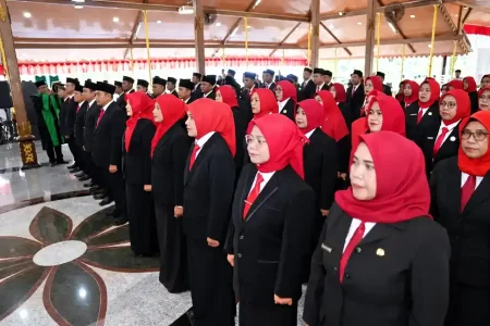 Bupati Bangkalan Targetkan Sekolah Rusak Berat dan Konflik Lahan Tuntas pada 2028 Foto BeritaJatim.com