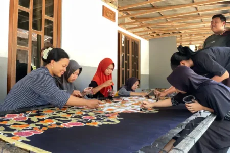 Pelatihan Batik Tulis di Bojonegoro Bekali Generasi Muda untuk Berwirausaha Foto BeritaJatim.com