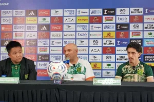 Bernardo Tavares Pertimbangan Rotasi dan Taktik Persebaya Hadapi Pesijap Jepara Foto BeritaJatim.com
