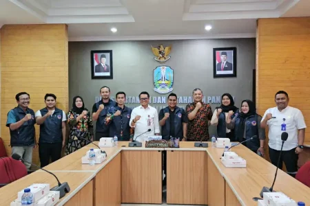 Petani NasDem Jatim dan Distan Jatim Jalan Bareng Tingkatkan Swasembada Pangan Foto BeritaJatim.com