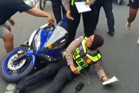 Pelajar Lumajang Nekat Tabrak Polwan Demi Hindari Razia Foto BeritaJatim.com