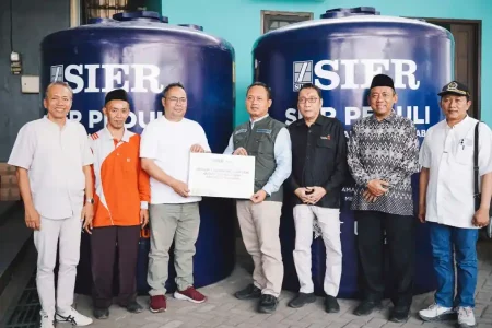 Bantu Air Bersih, SIER Salurkan Dua Tandon bagi Warga Terdampak Kebakaran Arjuno Foto BeritaJatim.com